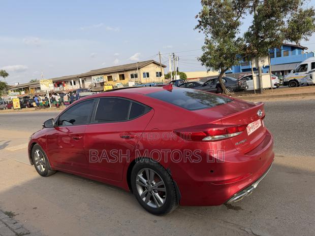 Hyundai Elantra Limited Sedan FWD (2.0L 4cyl 6A) 2017 Red