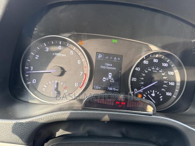 Hyundai Elantra Limited Sedan FWD (2.0L 4cyl 6A) 2017 Red