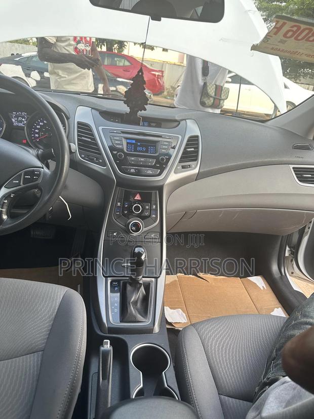 Hyundai Elantra SE 4dr Sedan (1.8L 4cyl 6M) 2015 White