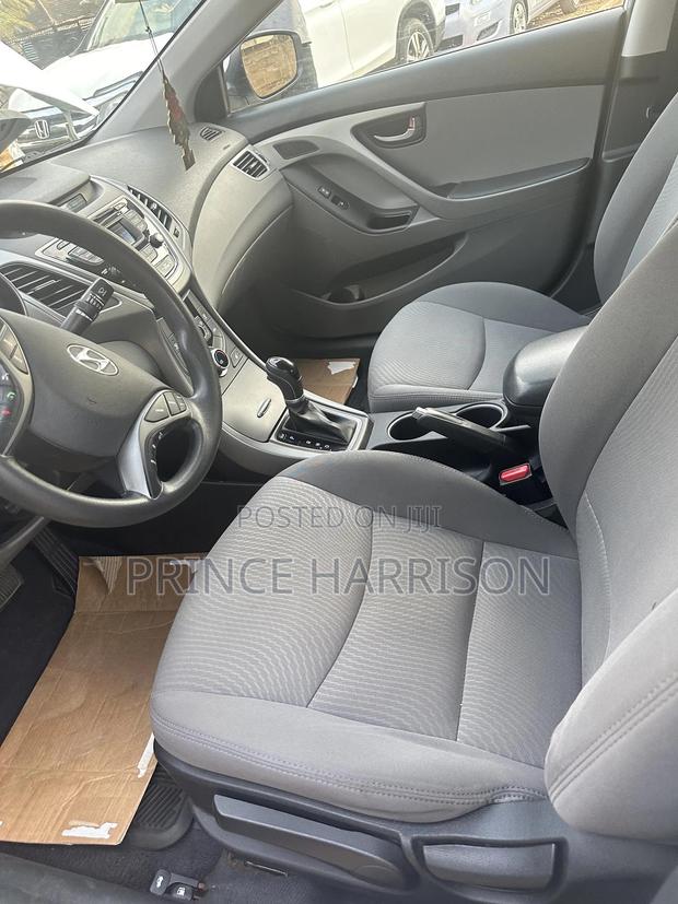 Hyundai Elantra SE 4dr Sedan (1.8L 4cyl 6M) 2015 White