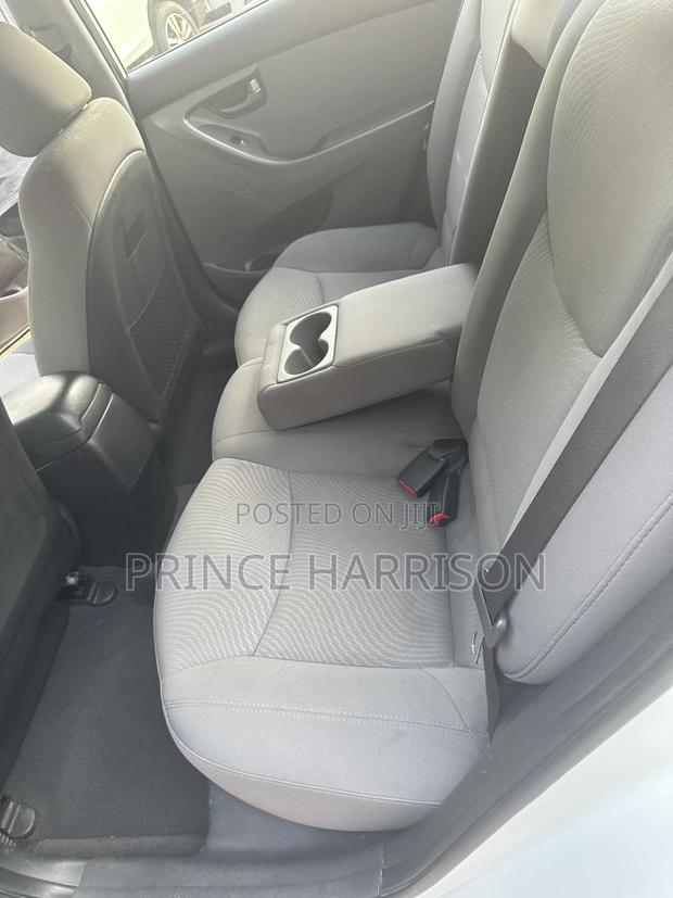 Hyundai Elantra SE 4dr Sedan (1.8L 4cyl 6M) 2015 White