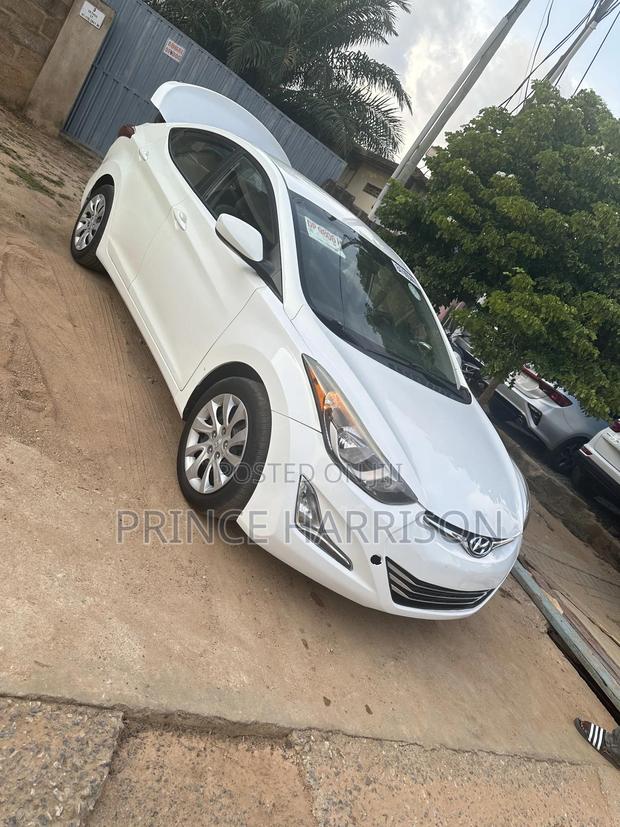 Hyundai Elantra SE 4dr Sedan (1.8L 4cyl 6M) 2015 White