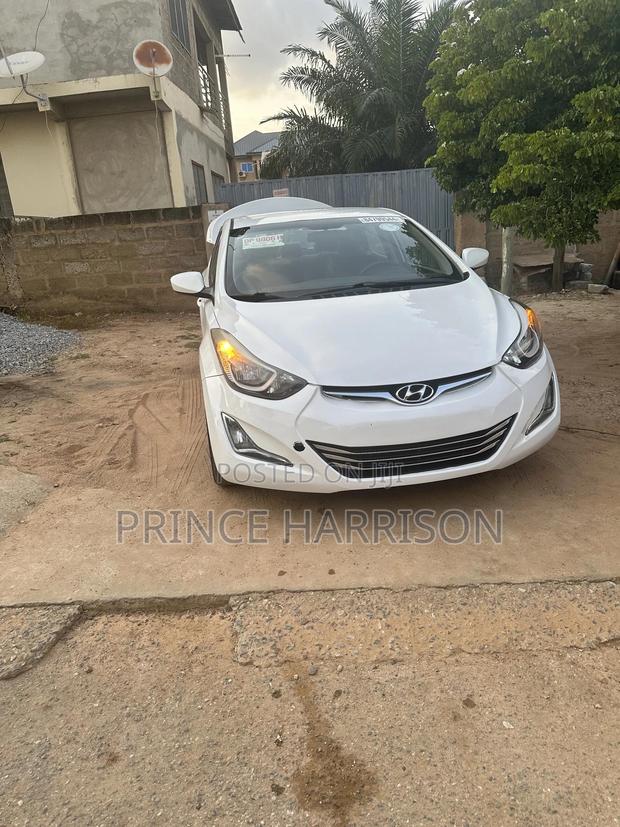Hyundai Elantra SE 4dr Sedan (1.8L 4cyl 6M) 2015 White