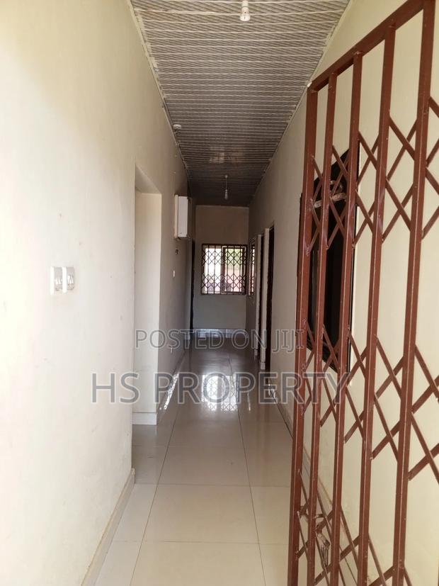 4bdrm House in Amrahia for rent photo 17