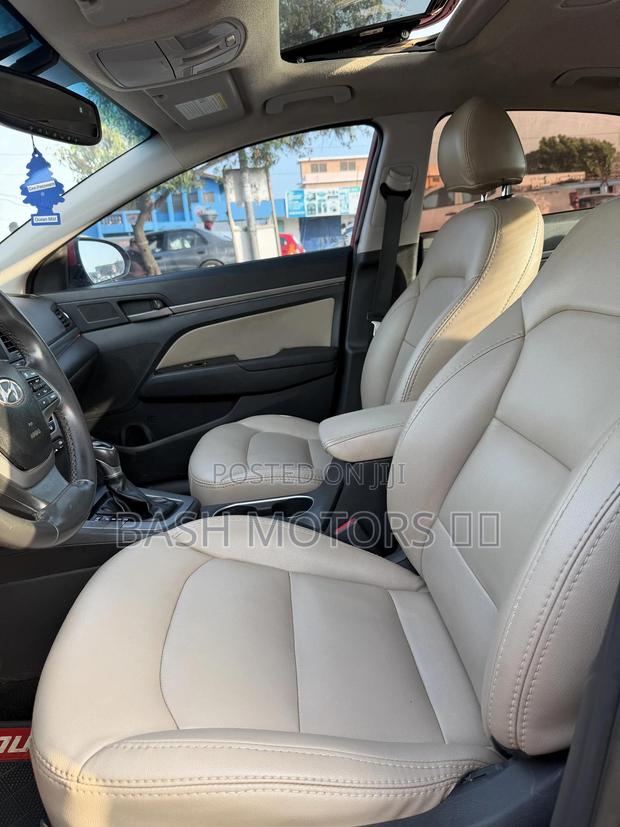 Hyundai Elantra Limited Sedan FWD (2.0L 4cyl 6A) 2017 Red