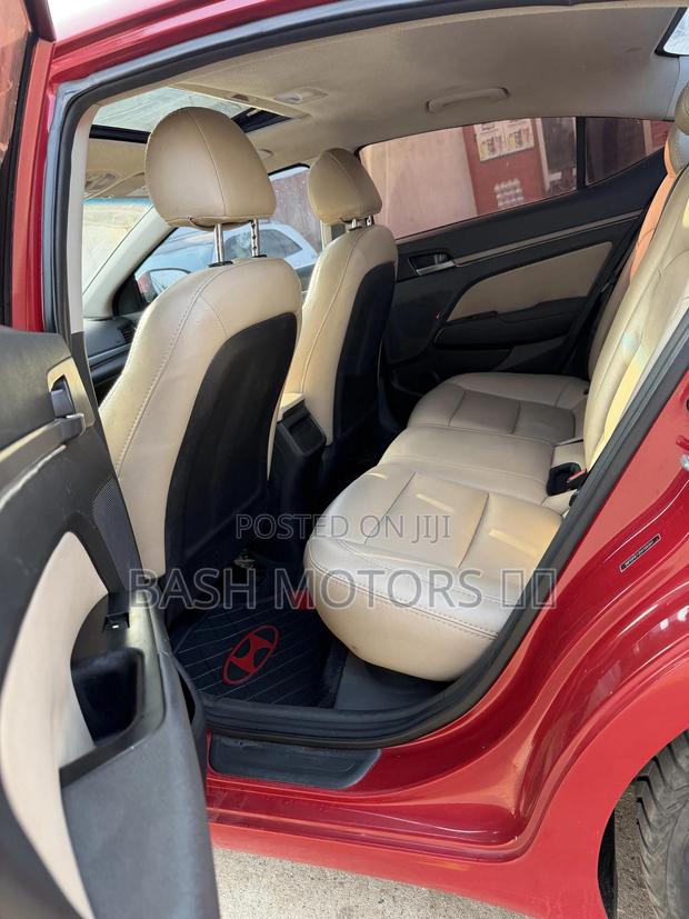 Hyundai Elantra Limited Sedan FWD (2.0L 4cyl 6A) 2017 Red