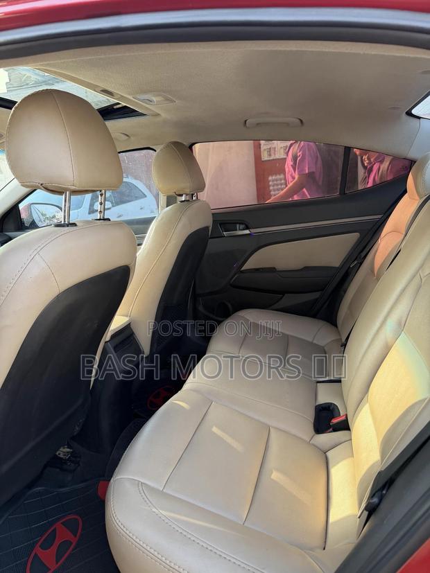 Hyundai Elantra Limited Sedan FWD (2.0L 4cyl 6A) 2017 Red