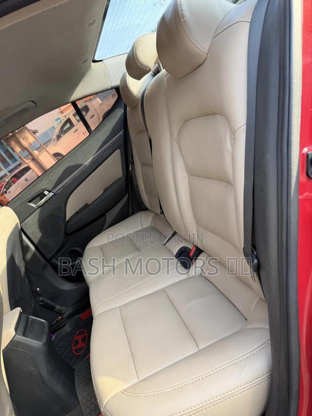 Hyundai Elantra Limited Sedan FWD (2.0L 4cyl 6A) 2017 Red