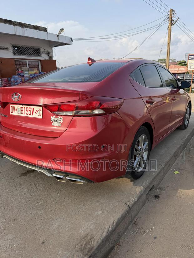 Hyundai Elantra Limited Sedan FWD (2.0L 4cyl 6A) 2017 Red