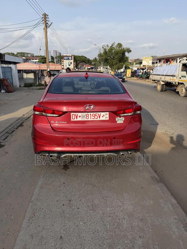 Hyundai Elantra Limited Sedan FWD (2.0L 4cyl 6A) 2017 Red