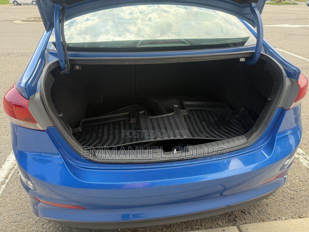Hyundai Elantra 2017 Blue photo 4