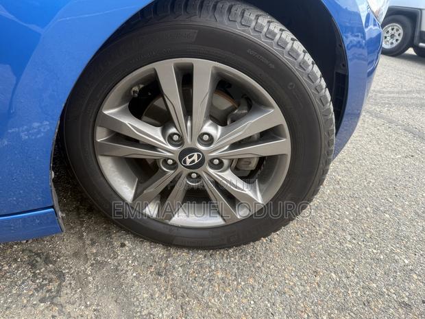 Hyundai Elantra 2017 Blue photo 6