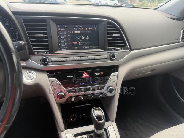 Hyundai Elantra 2017 Blue photo 8