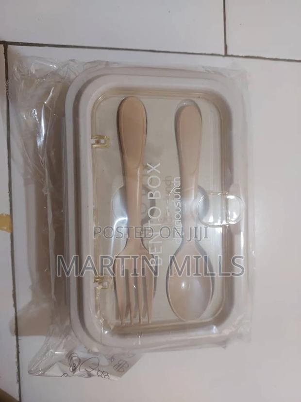 Lunch Box With Cutlery · Photo 3