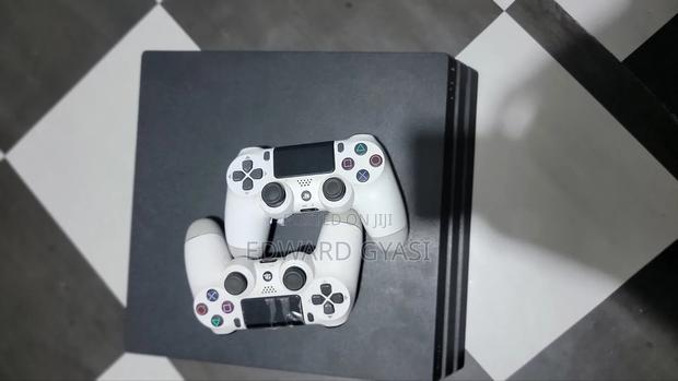Play Station 4 Pro · Photo 1
