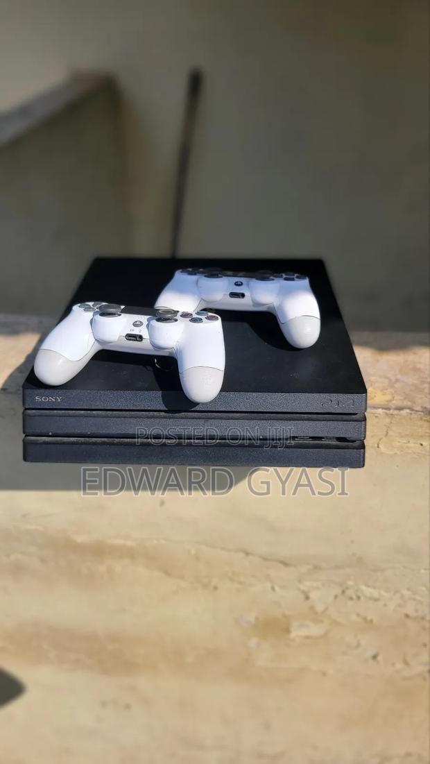 Play Station 4 Pro · Photo 2