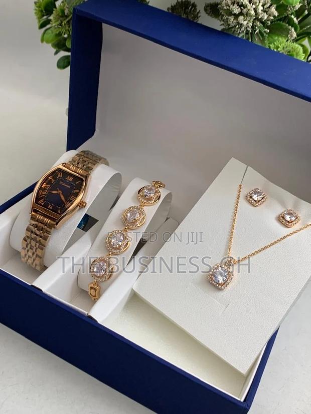 Ladies Watch With Bracelet and Necklace photo 5