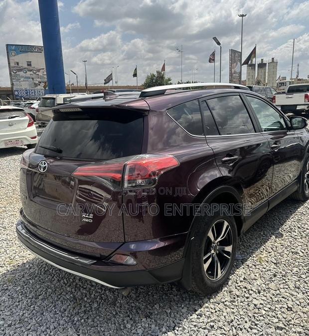 Toyota RAV4 XLE 4dr SUV AWD (2.5L 4cyl 6A) 2018 Red