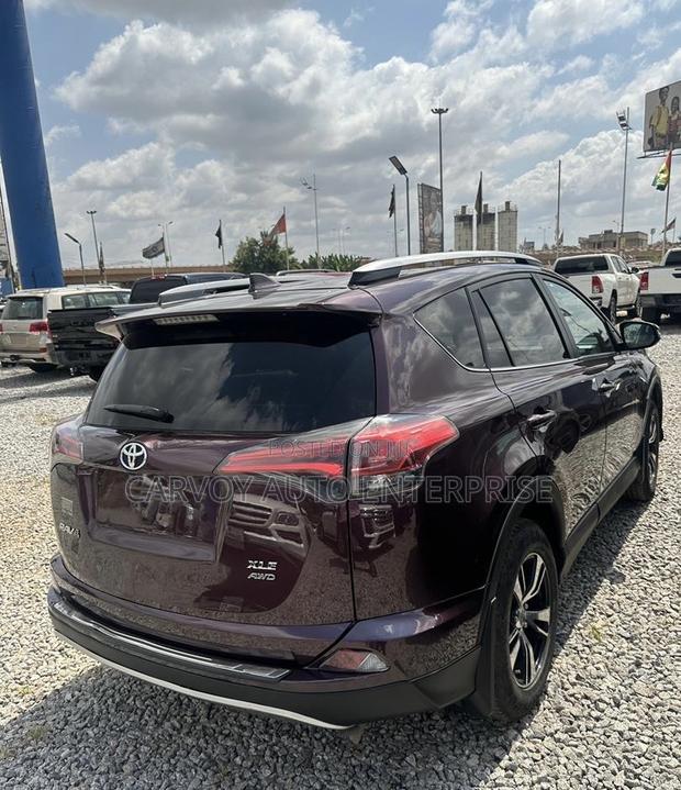 Toyota RAV4 XLE 4dr SUV AWD (2.5L 4cyl 6A) 2018 Red