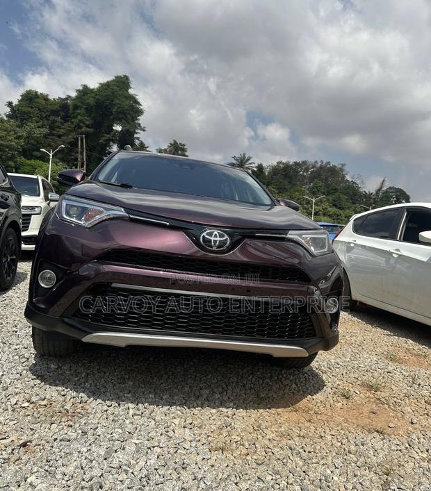 Toyota RAV4 XLE 4dr SUV AWD (2.5L 4cyl 6A) 2018 Red