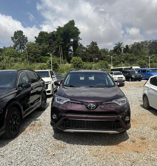 Toyota RAV4 XLE 4dr SUV AWD (2.5L 4cyl 6A) 2018 Red