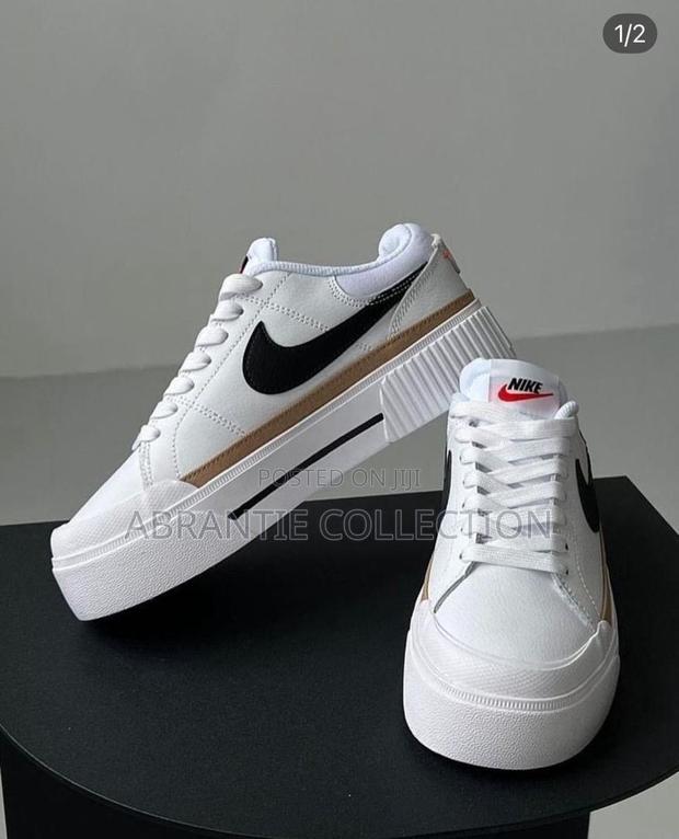 Nike Court Legacy Lift Sneakers · Photo 4