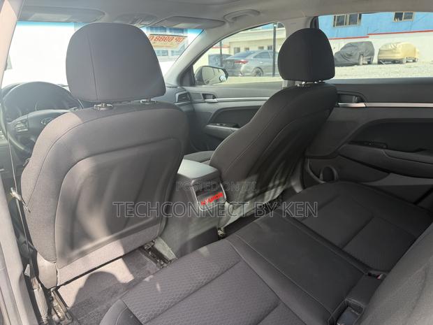 Hyundai Elantra SE 2019 Black photo 3