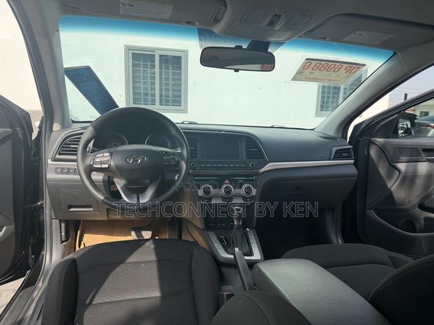 Hyundai Elantra SE 2019 Black photo 5