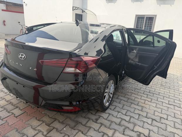 Hyundai Elantra SE 2019 Black photo 7