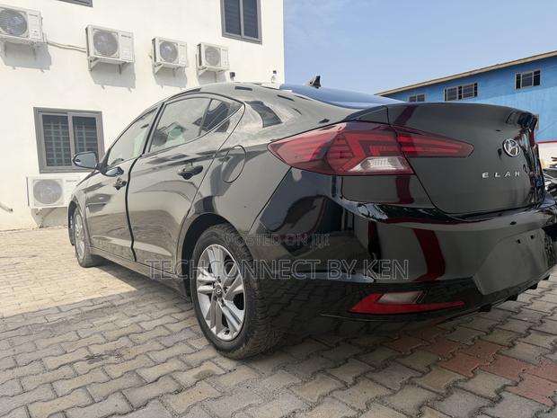 Hyundai Elantra SE 2019 Black photo 4