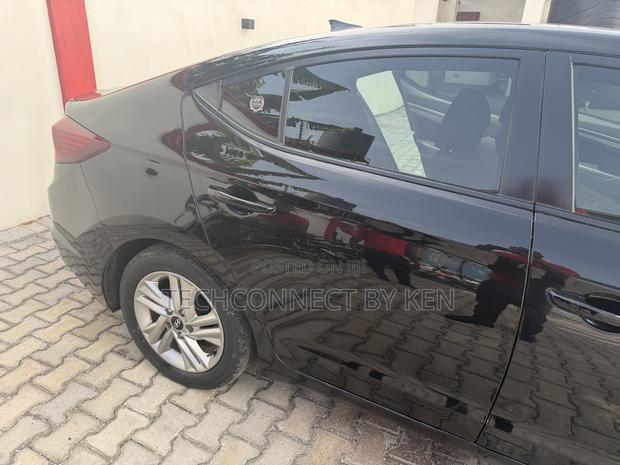 Hyundai Elantra SE 2019 Black photo 6