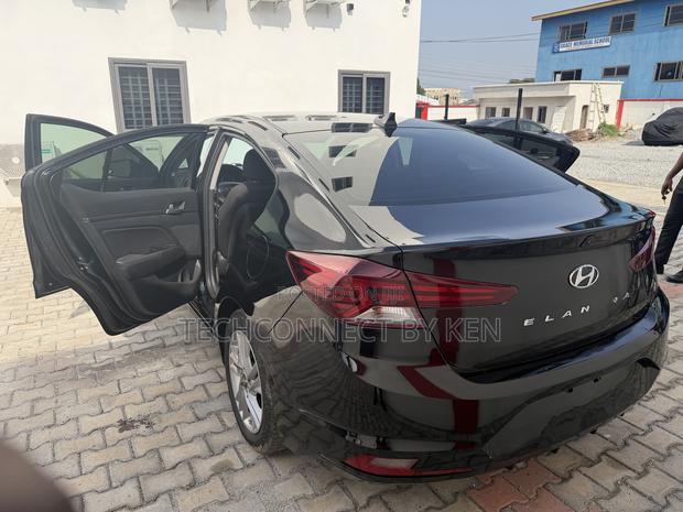 Hyundai Elantra SE 2019 Black photo 8