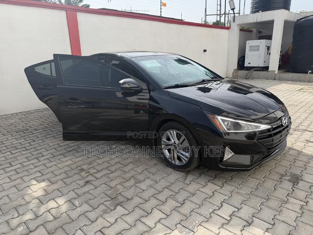 Hyundai Elantra SE 2019 Black photo 12