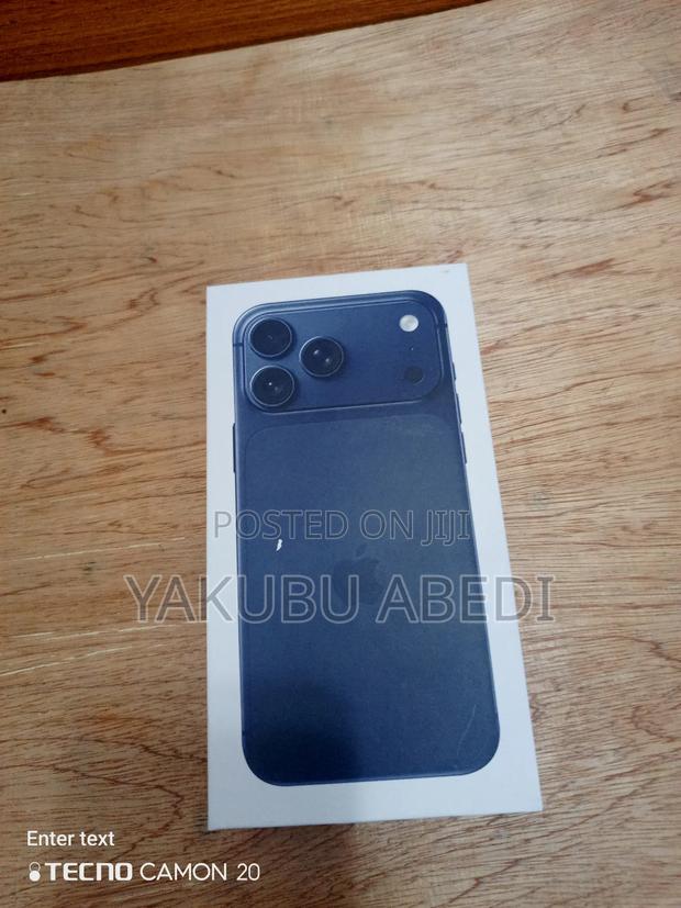 New Apple iPhone XR 128 GB Blue photo 2