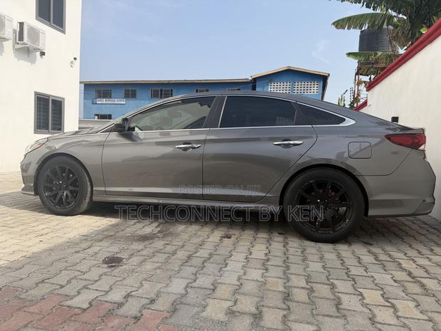 Hyundai Sonata Sport 2018 Gray photo 14