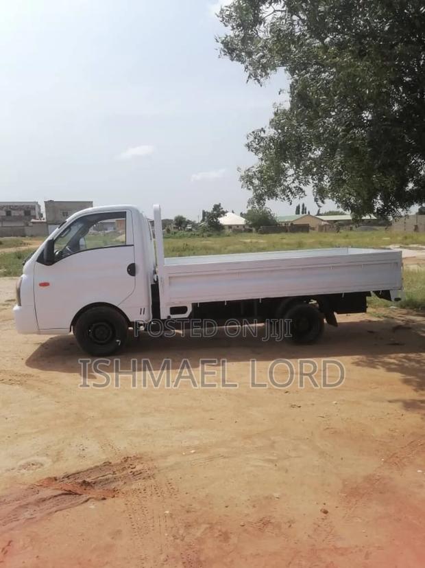 Hyundai H1 2015 White · Photo 1