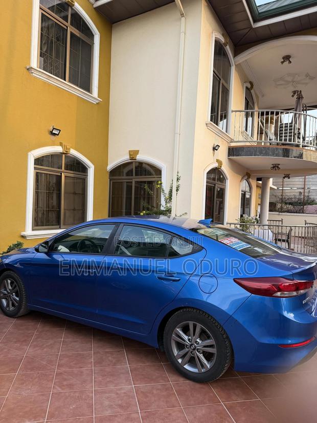 Hyundai Elantra 2017 Blue photo 3