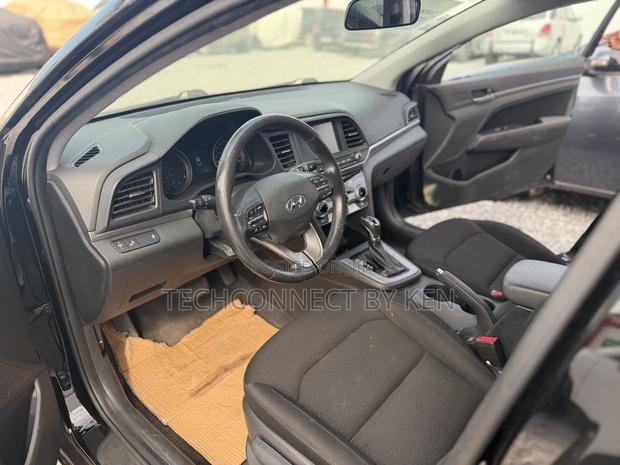 Hyundai Elantra SE 2019 Black photo 3