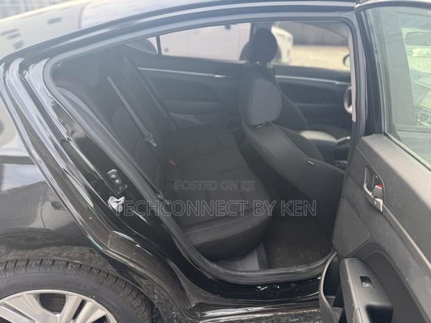 Hyundai Elantra SE 2019 Black photo 4