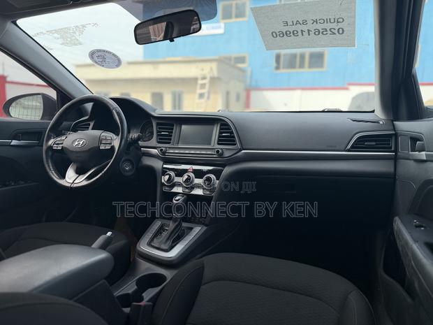 Hyundai Elantra SE 2019 Black photo 10