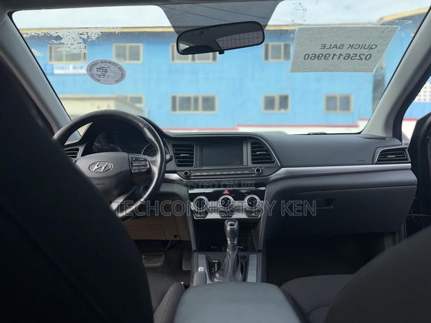 Hyundai Elantra SE 2019 Black photo 12