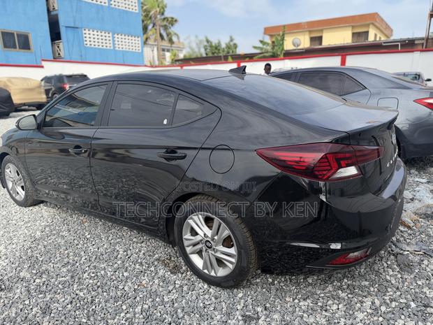 Hyundai Elantra SE 2019 Black photo 17