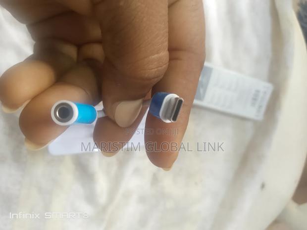 3.5mm Pin To Lighting Adapter