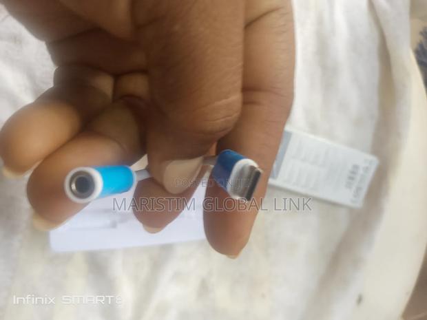 3.5mm Pin To Lighting Adapter photo 2