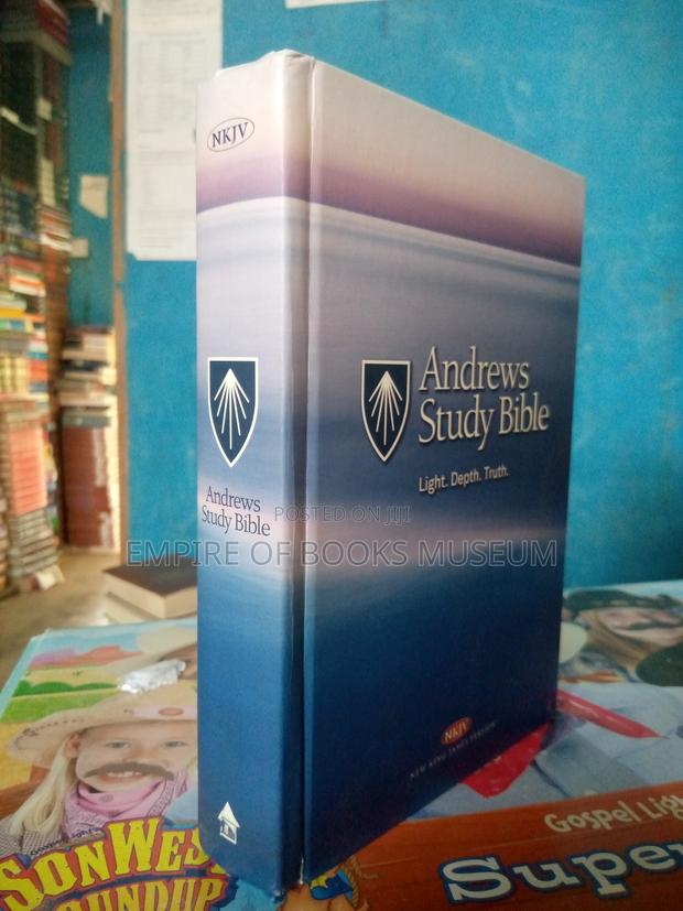 Andrews Study Bible Hardcover – By Andrews University Press (Author) · Photo 2
