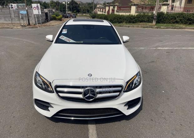 Mercedes-Benz E300 4Matic AWD Sedan (2.0L 4cyl 9A) 2017 Pearl