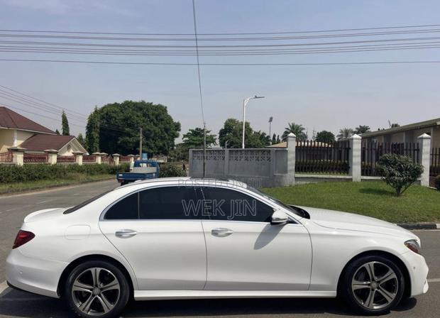 Mercedes-Benz E300 4Matic AWD Sedan (2.0L 4cyl 9A) 2017 Pearl