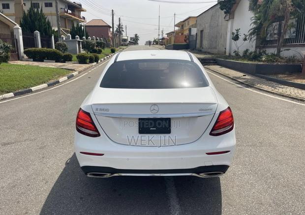 Mercedes-Benz E300 4Matic AWD Sedan (2.0L 4cyl 9A) 2017 Pearl