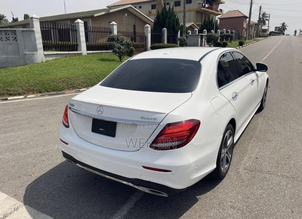 Mercedes-Benz E300 4Matic AWD Sedan (2.0L 4cyl 9A) 2017 Pearl