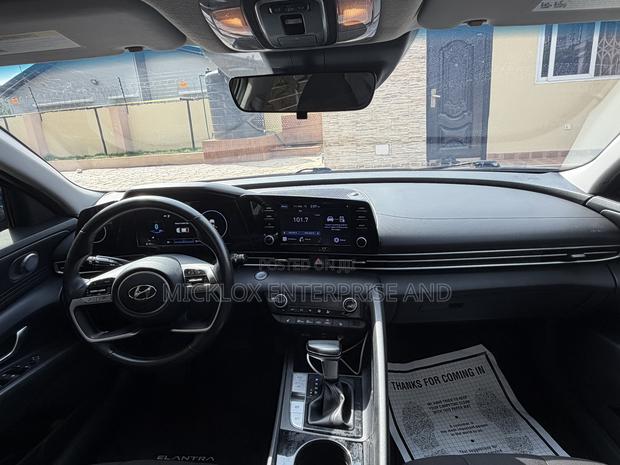 Hyundai Elantra Limited 2021 Blue